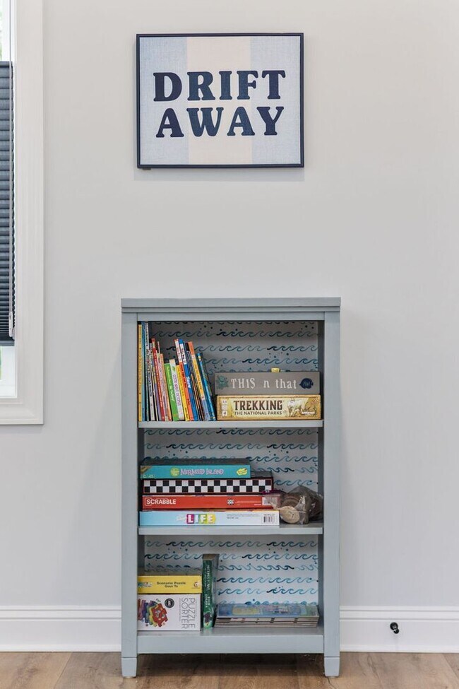 Building Photo - Gorgeous Custom Home Available for Snowbir...