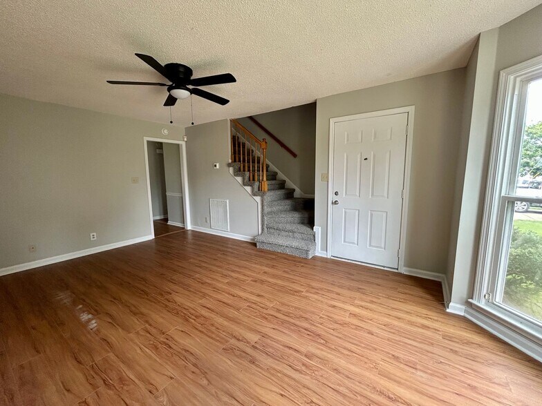 Building Photo - 1225 Cobblestone Ln