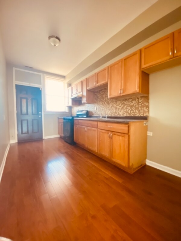 Building Photo - 4147 S Prairie Ave