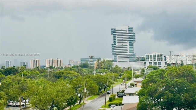 Building Photo - 329 SE 3rd St