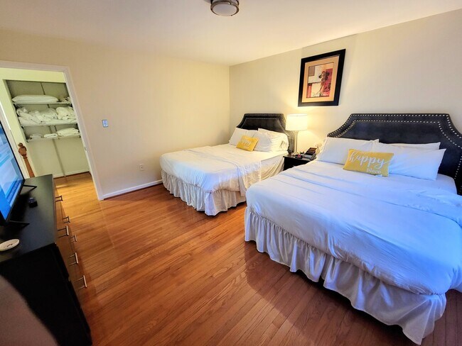 Building Photo - 2217 Saunders Dr