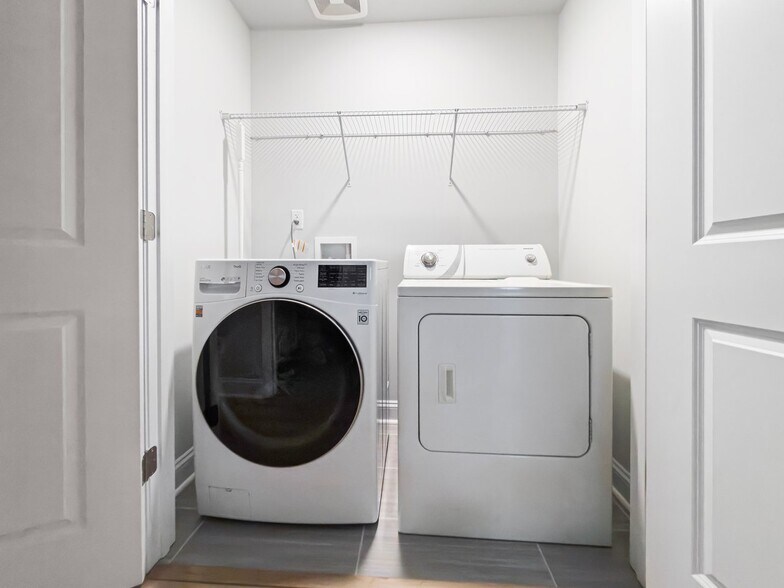 Building Photo - 1515 Hidden Falls Rd