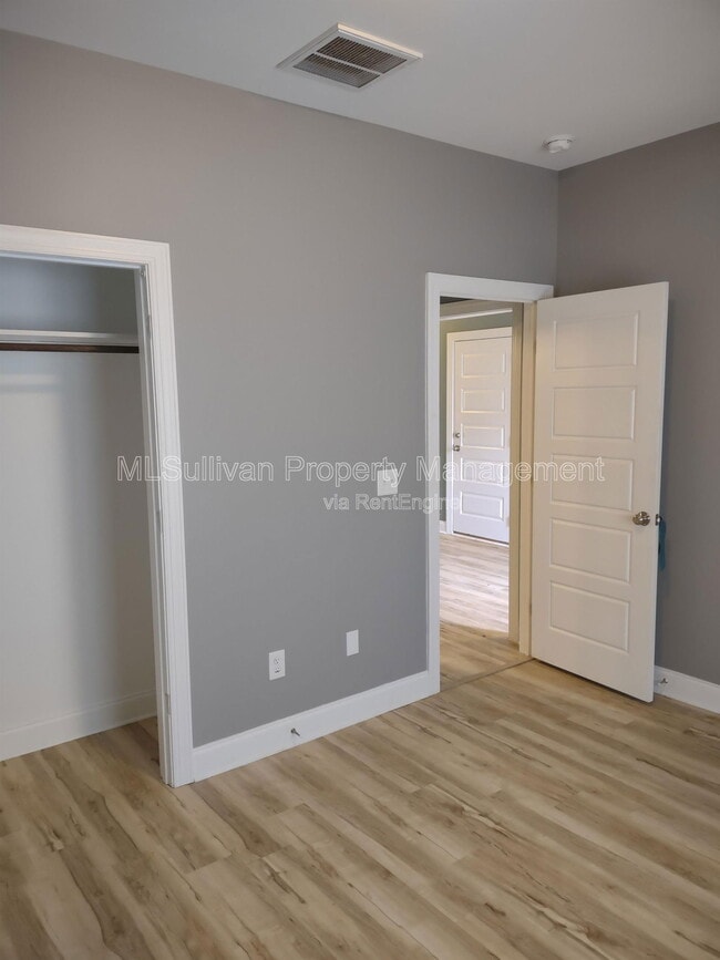 Building Photo - 703 Cherry Tree Dr