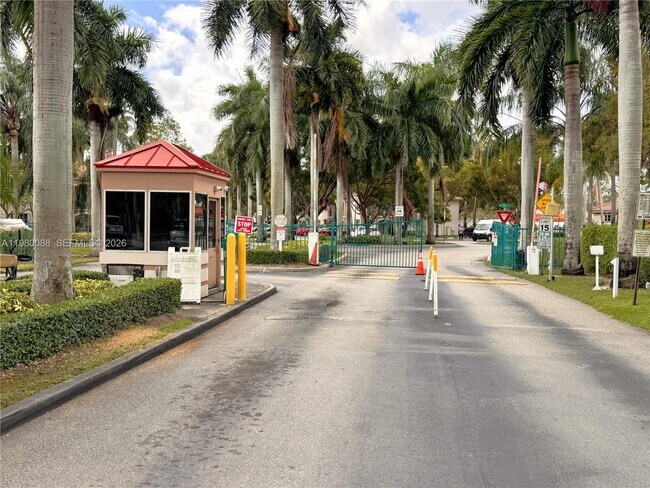 Building Photo - 2920 SE 13th Ave