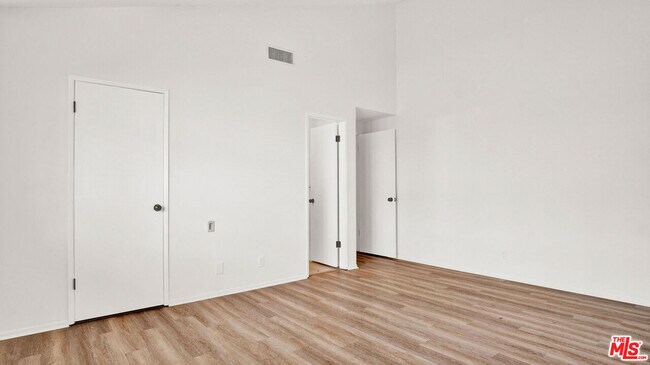 Building Photo - 263 E Sierra Madre Blvd