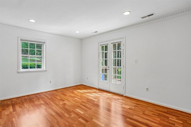 Building Photo - Great 2BR 2BA in Kenwood Forest Community in Downtown Bethesda