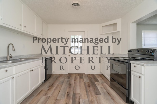 Building Photo - Welcome to 4106 S. Jackson! This beautiful...