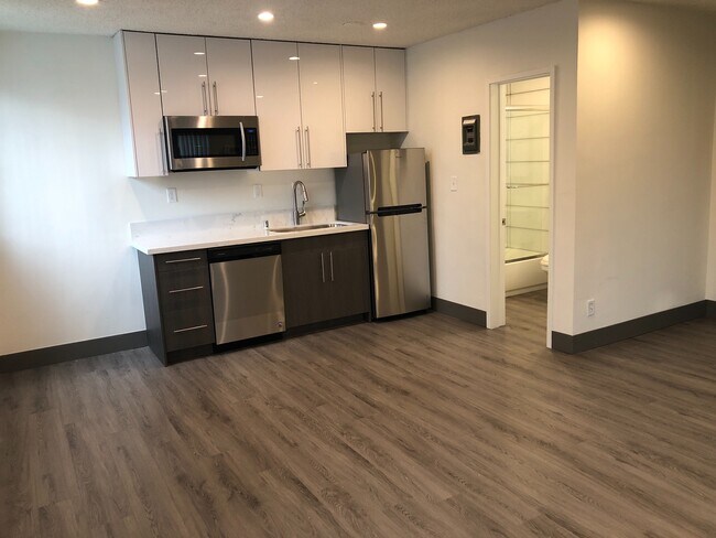 Building Photo - 12117 Pacific Ave