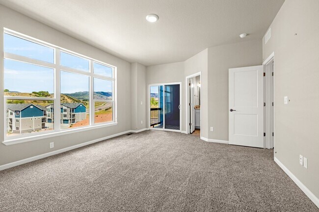 Building Photo - Luxury 4 Bed Townhouse with Amazing City and Mt Views on Westside