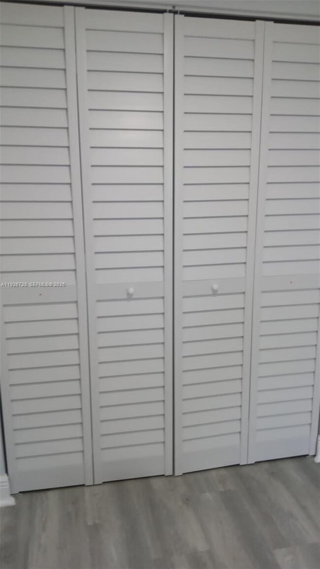 Building Photo - 9375 Fontainebleau Blvd