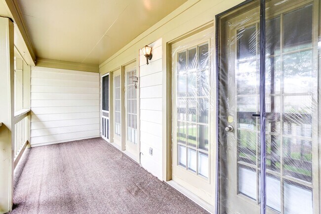 Building Photo - Beautiful 2-Bedroom 2-Bathroom Condo with Loft In The Heart of Germantown