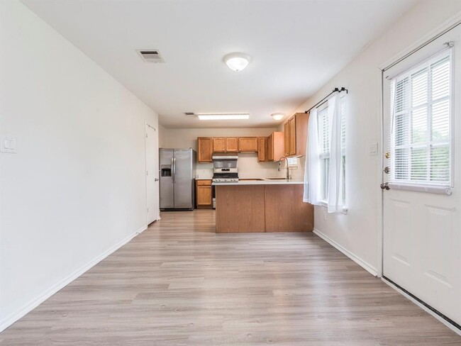 Building Photo - 221 Carriage Way
