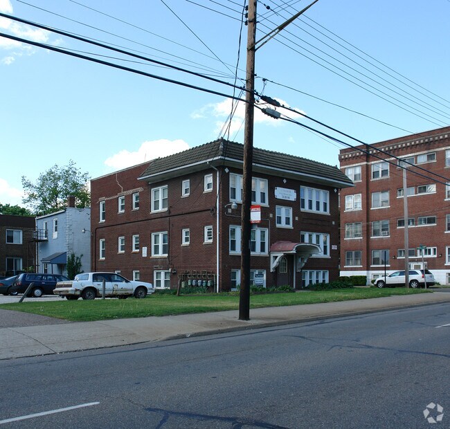 Primary Photo - 42 E Tallmadge Ave