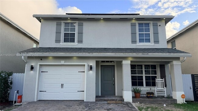 Building Photo - 613 NE 5th St