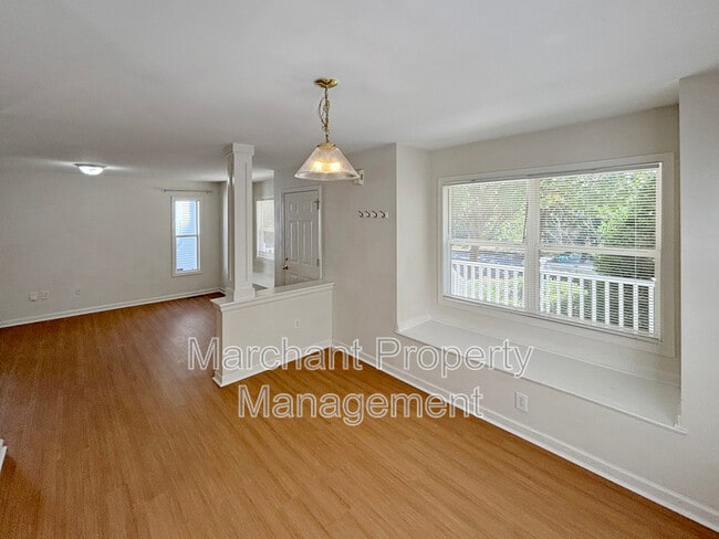 Building Photo - 335 Woodlark St