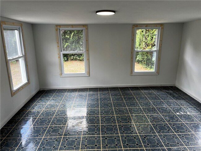 Building Photo - 245 Pershing Ave