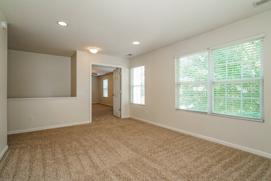 Building Photo - 813 Stackhurst Way