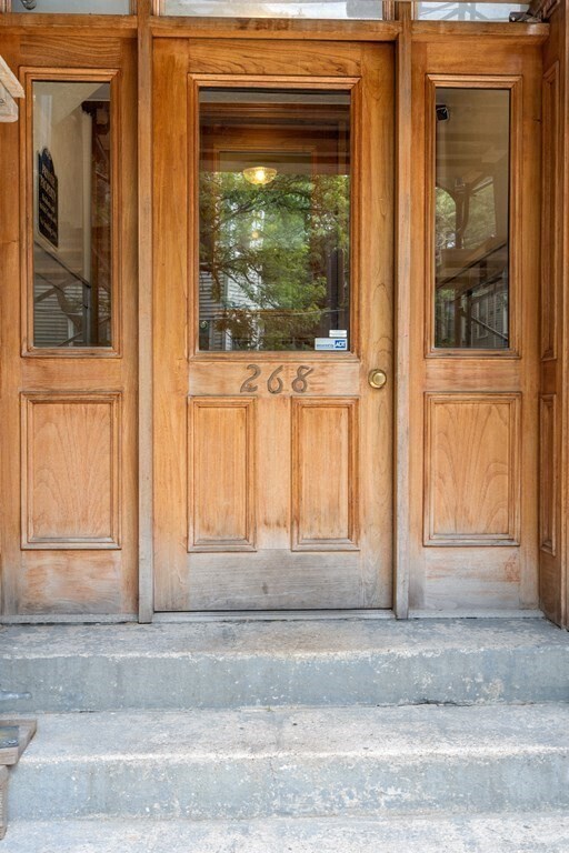 Building Photo - 268 Windsor St