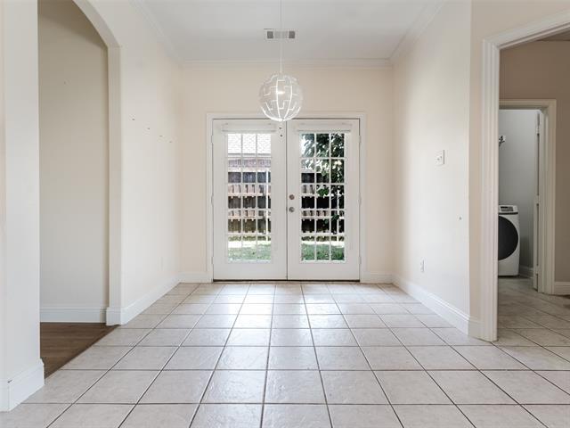 Building Photo - 5601 Glenview Ln