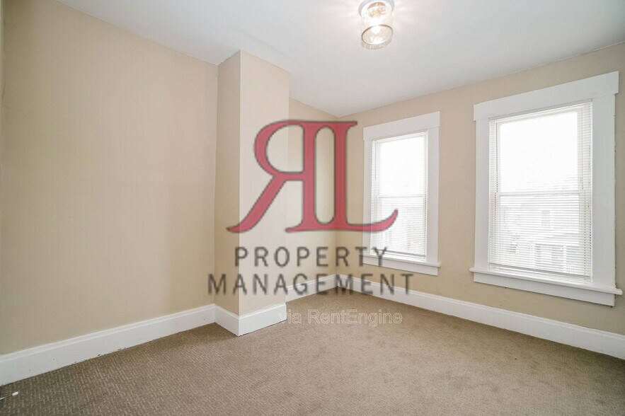 Building Photo - 550 Hanford St