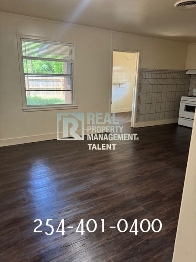 Building Photo - DEAL ALERT! Charming Vintage 3-bedroom, 1-...