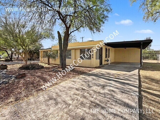 Building Photo - 4564 E Seneca St