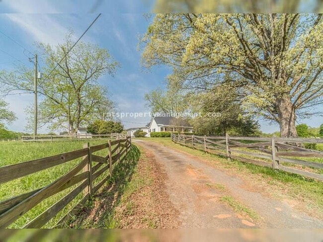 Building Photo - 7680 Jefferson River Rd