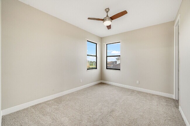 Building Photo - 4BR, 2.5BA home with resort style outdoor living!