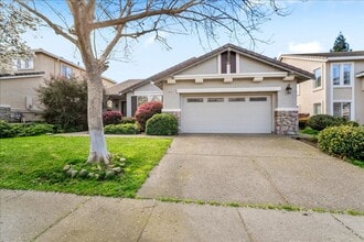 Building Photo - 1073 Huntly Dr