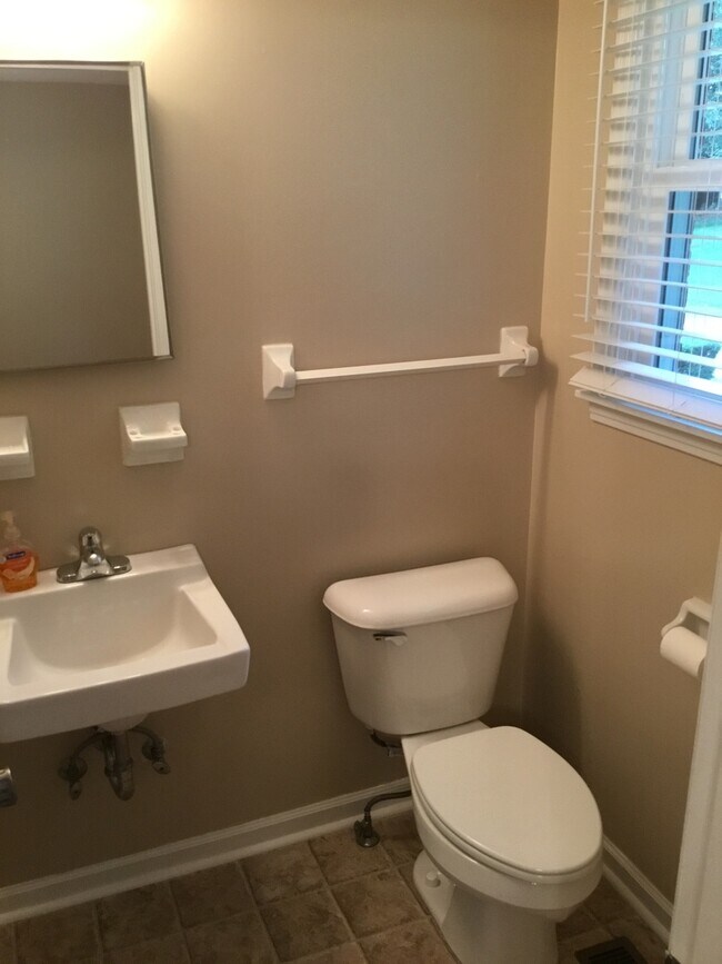 Building Photo - 3 Bedroom Home For Rent in St. Bethlehem A...
