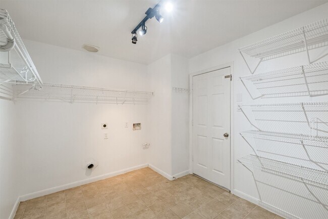 Building Photo - 15506 Anton Dr