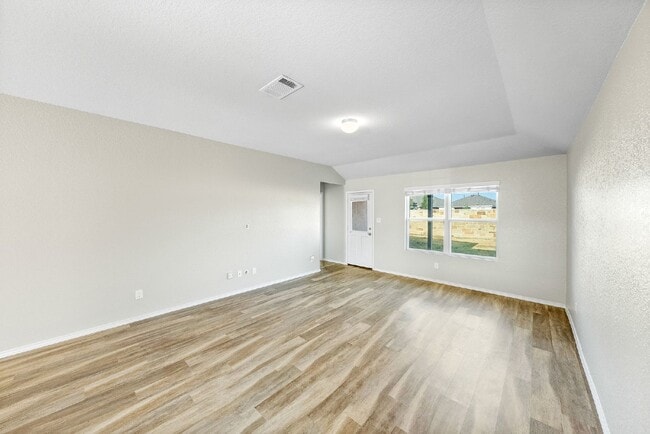 Building Photo - 3-Bed, 2-Bath Sanctuary Where Comfort Meets Charm