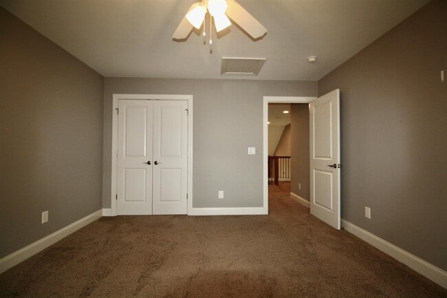 Building Photo - 147 Pinebranch Ct