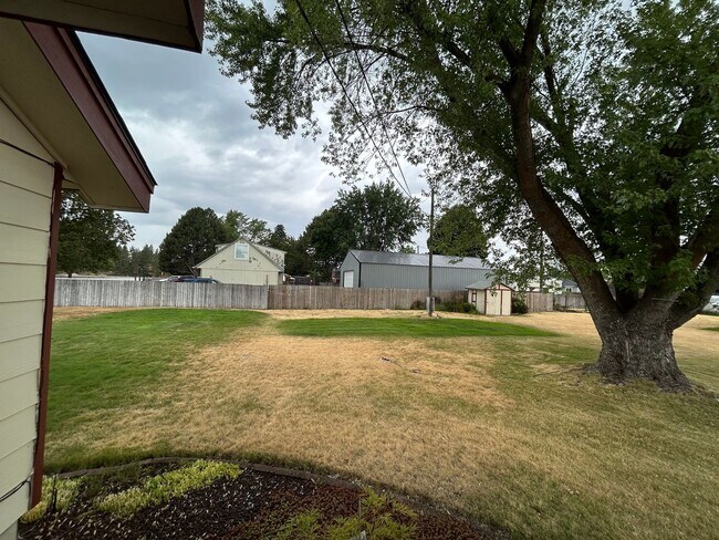 Building Photo - Charming 4 Bed, 1 Bath Home in Spokane Val...