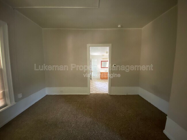 Building Photo - 431 W Vine St