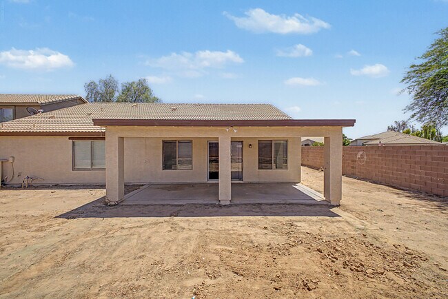 Building Photo - 15652 W Durango St