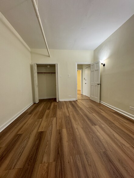 Building Photo - 5054 N Kenmore Ave