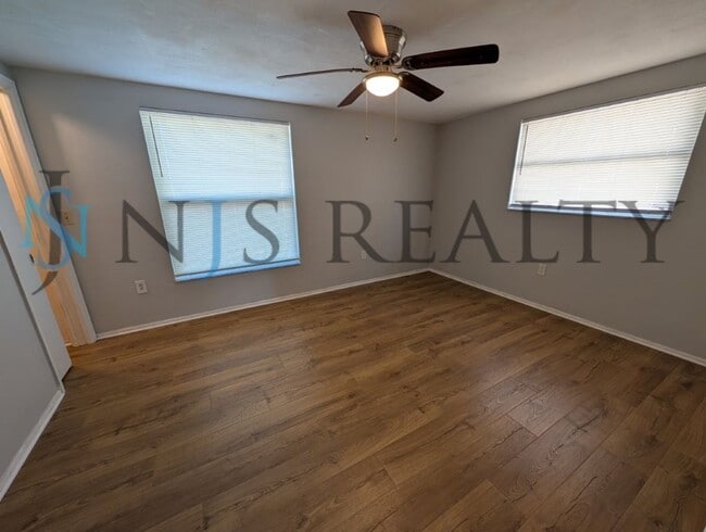 Building Photo - 3/2/1 1508 Sq. Ft. LARGE Corner Lot home: Updated Kitchen & Baths, NEW paint, NEW floors, Fenced ...