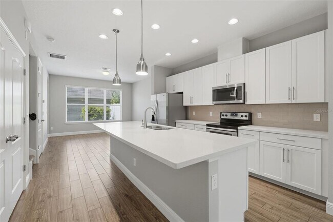 Building Photo - 15591 Honeybell Dr