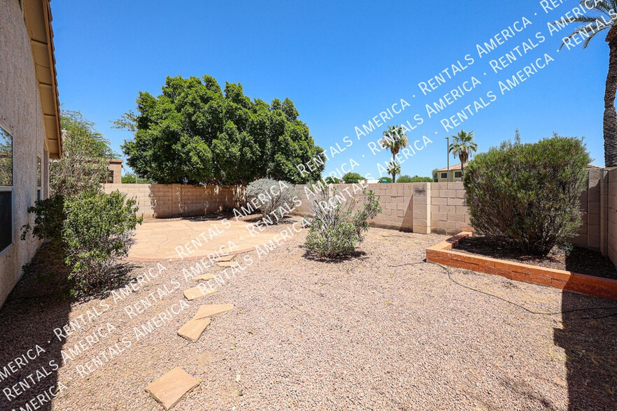 Building Photo - 13182 W Cypress St