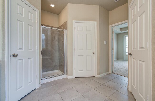 Building Photo - 15618 Whispering Green Dr