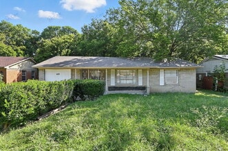 Building Photo - 425 Highcrest Dr
