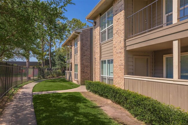 Building Photo - 15330 Ella Blvd Blvd