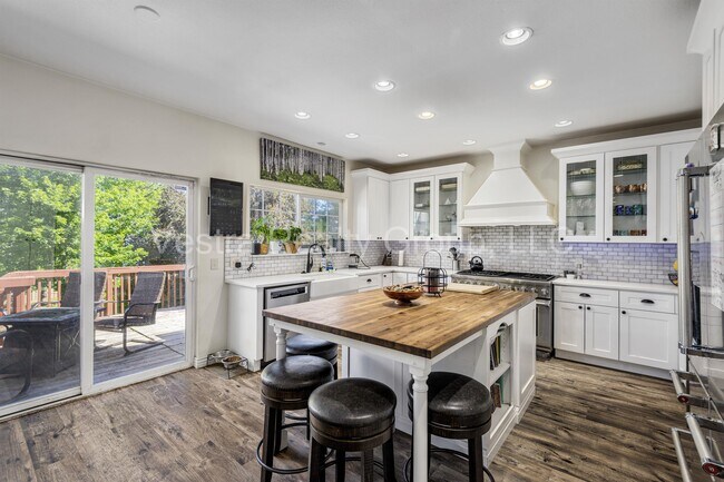 Building Photo - 2157 Maples Pl
