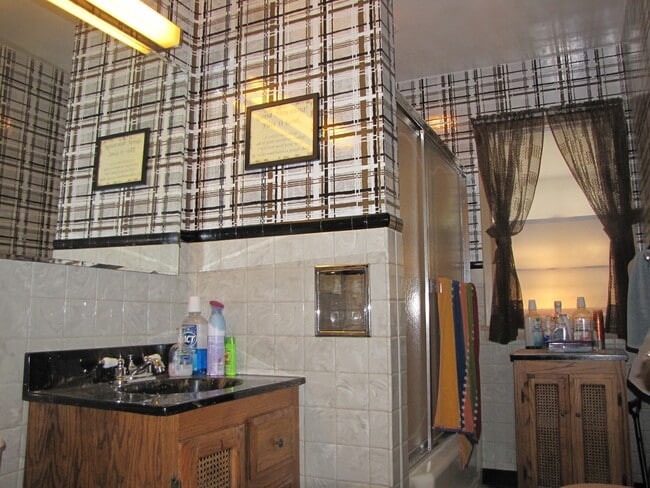 Building Photo - Great location in Richfield,*3Bed*1Bath single family home Avail Aug. 1
