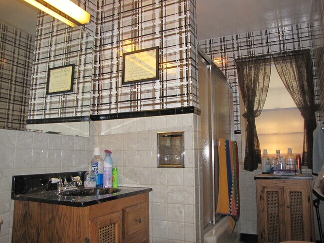Building Photo - Great location in Richfield,*3Bed*1Bath single family home Avail Now!