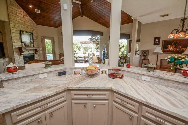 Building Photo - 15302 Bandera Falls Bend