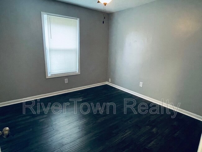 Building Photo - 6630 Embassy Cir