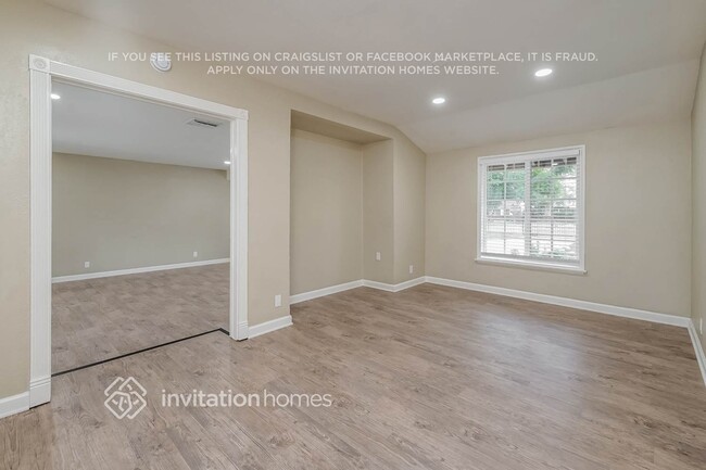 Building Photo - 17363 Saticoy St