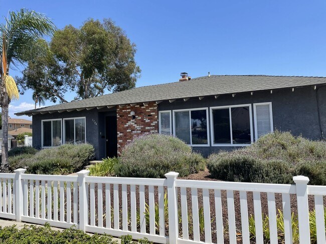 Building Photo - 1704 S Fern Ave